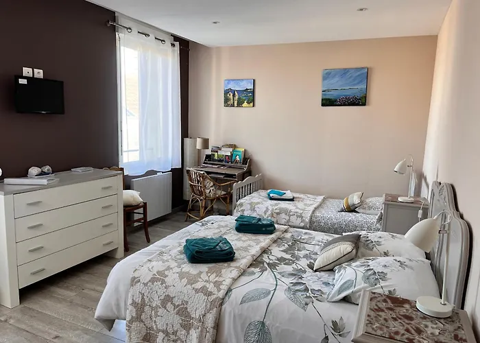 Sur Les Toits De St Aubin - La * Saint-Aubin-Sur-Mer (Calvados)